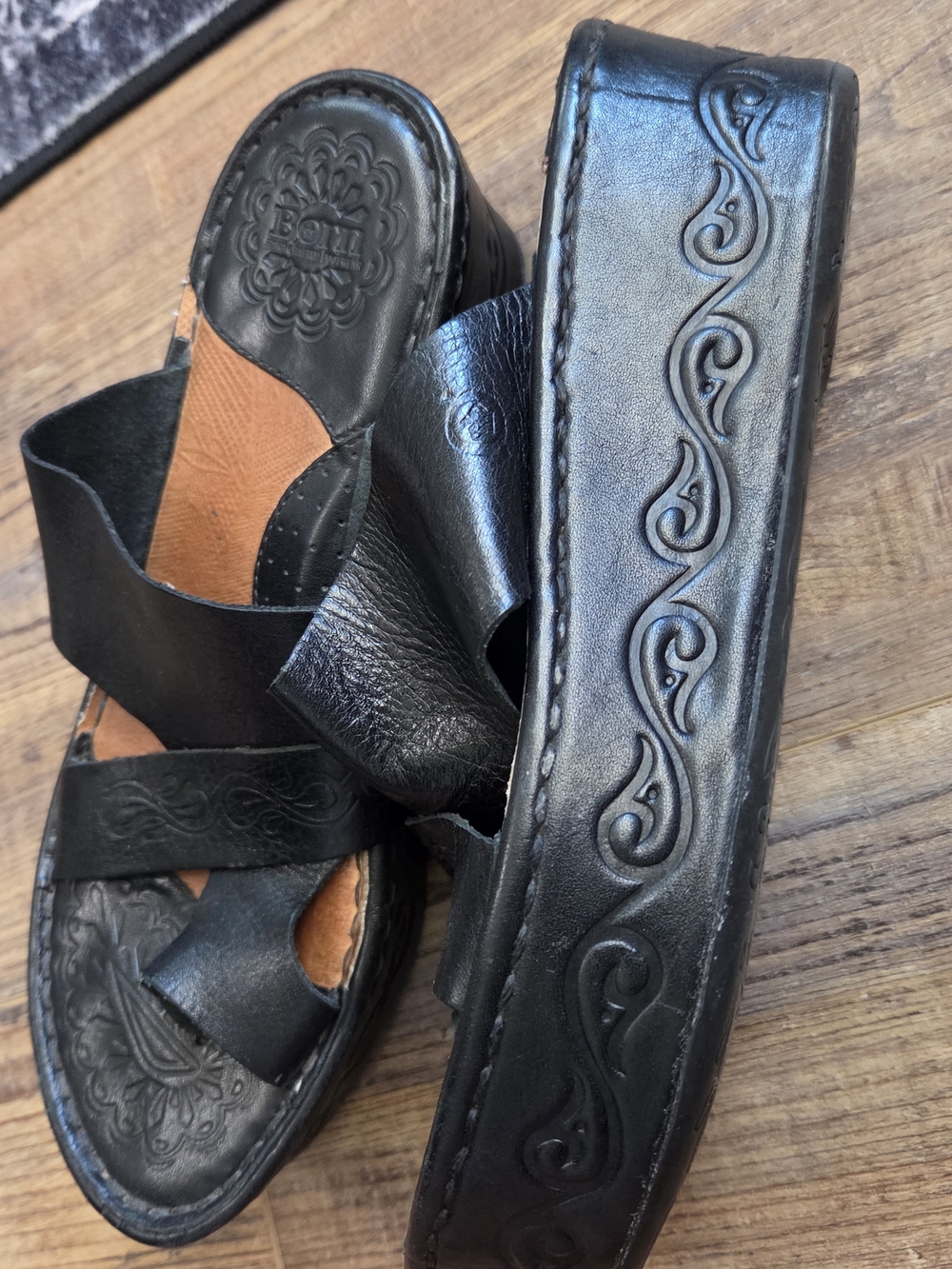 Black BORN Women's Cross-Strap Leather Slide Sandals - Picture 8 of 11